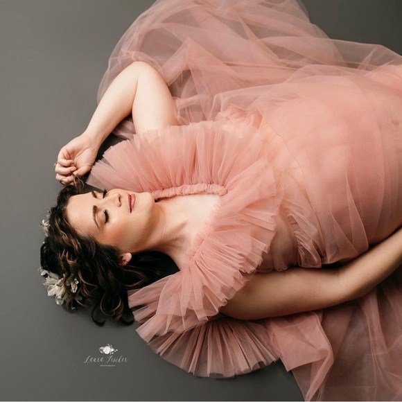 Maternity dress for photoshoot - Picture 1 of 8